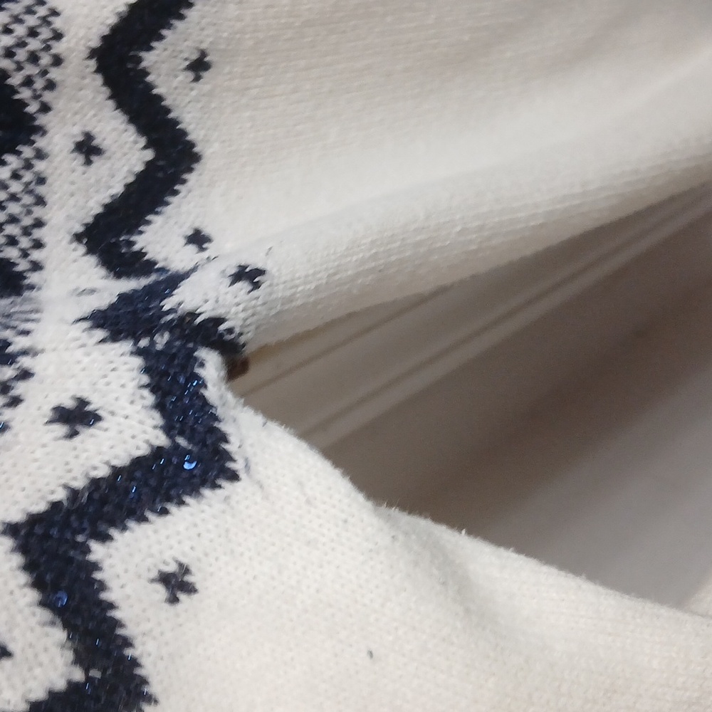 Navy and Off White Patterned Sweater Size Large - Picture 8 of 10